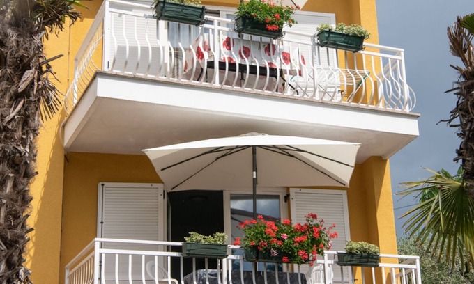 Ika Apartment | Apartments Mirjana IKA - One Bedroom Apartment With Balcony And Sea View (A2)
