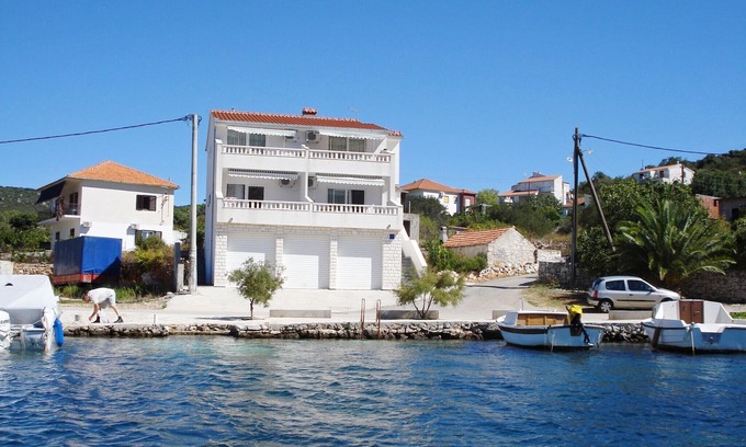 Vinisce Apartment | Apartments Mirko, (11848), Vinišće, Croatia