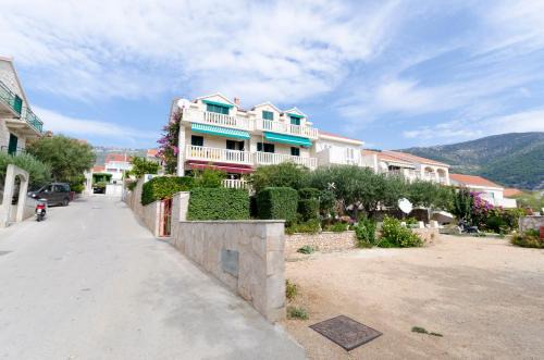 Bol Apartment | Apartments Simon