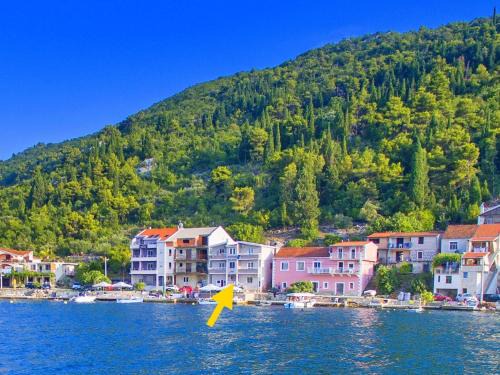 Blace Apartment | Apartments Tiho & Jelena - Studio Apartment with Balcony and Sea View Fureal
