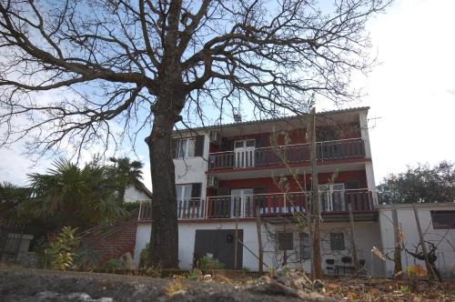 Njivice Apartment | Apartments Toni by El-Pi Tours