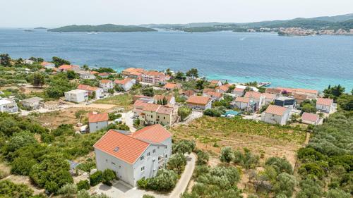 Kuciste Apartment | Apartments with parking space Kuciste - Perna, Peljesac - 10161