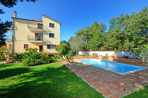 Valica House | Apartments with pool Albina