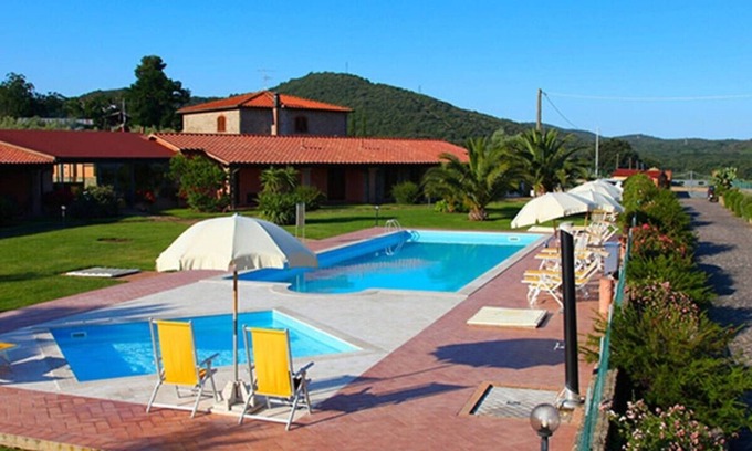 Scarlino Scalo Apartment | Apartments with pool and garden a short distance from the beach.