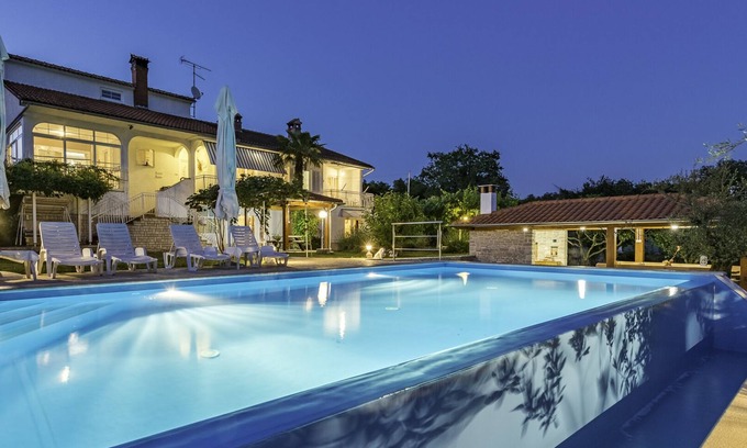 Tinjan Apartment | Apartments with swimming pools, large garden