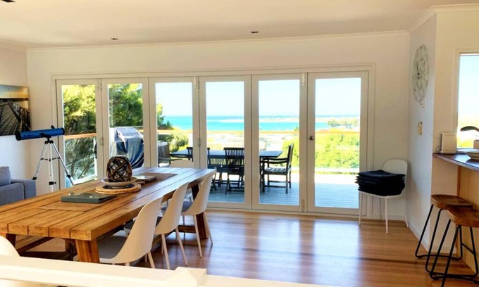 Apollo Bay House | Apollo Ocean Blue ~ Oceanview ~Wifi ~Pet Friendly