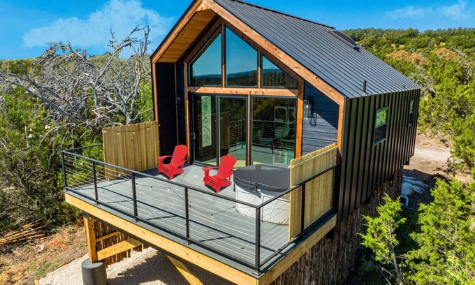 Fredericksburg Cabin | Apollo Treehouse*Lux*Hot tub*Fredericksburg*EV