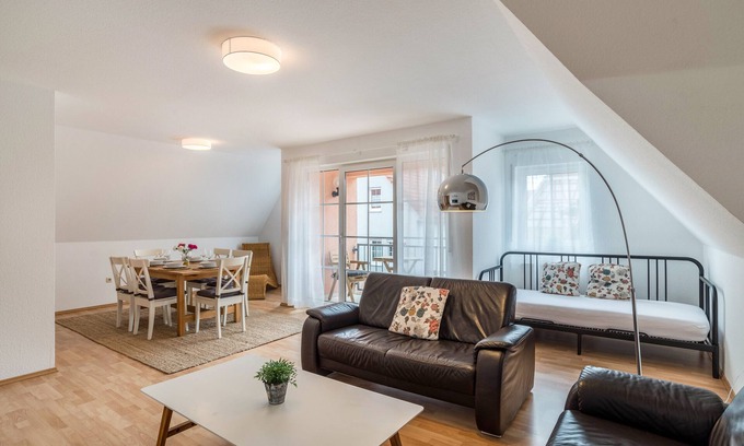 Oberderdingen Apartment | Aposto Apartment 3 with Balcony and Wi-Fi