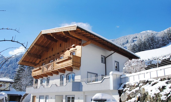 Hippach Apartment | "App 2-4 Persons" in the Apartment House Alpenjuwel near several Ski Resorts