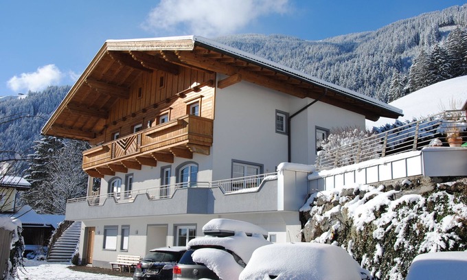 Hippach Apartment | "App 5 persons" in the Apartment House Alpenjuwel near Ski Resorts