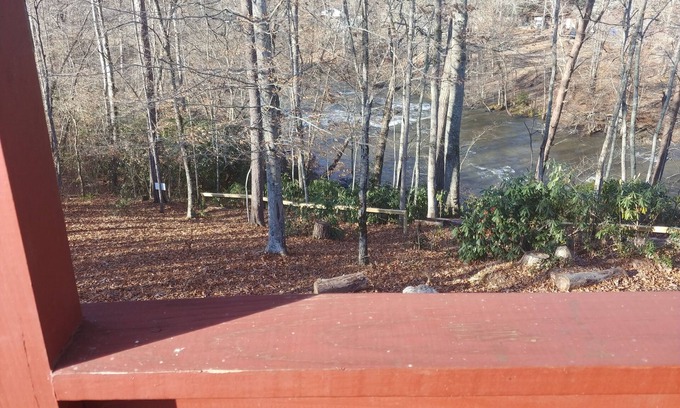 Cherokee Cabin | Appaloosa One is Minutes away from Downtown Cherokee & Harrah's Casino.