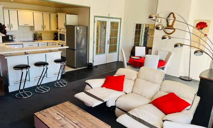 Boulogne-sur-Mer Apartment | Appart 4 pers, face Jardins Nausicàa & à 50m plage