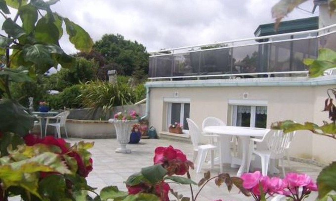 Ploubazlanec Apartment | appart beautiful sea view, flowered terrace 3km from Brehat Island with spa