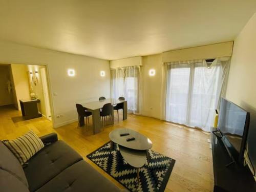 Neuilly-sur-Seine Apartment | Appart Champs Élysée bagatelle - 4 pers