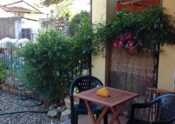 Imperia House | Appartamento a schiera con giardino