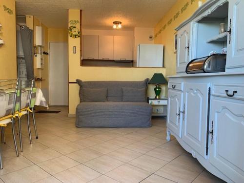 Balaruc-les-Bains Apartment | Appartement 2 étoiles proche du stade et des Thermes à Balaruc-les-Bains, avec parking et balcon fermé - FR-1-503-84