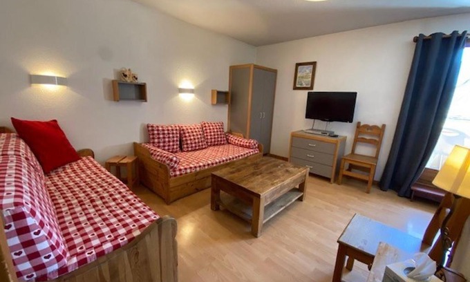 Brides-les-Bains Apartment | Appartement 2* Confort 5 Pers, Balcon, Centre de Brides-les-Bains, Proche Thermes & Télécabine - FR-1-512-137