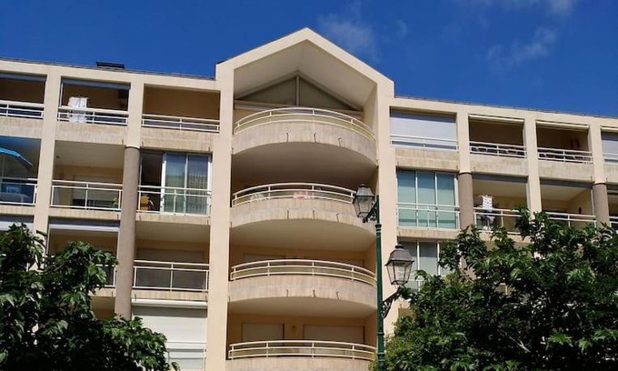 Les Sables d'Olonne Apartment | Appartement 2 Pièces avec une grande terrasse, 3 étoiles, Wifi, Box pour véhicule et vélos
