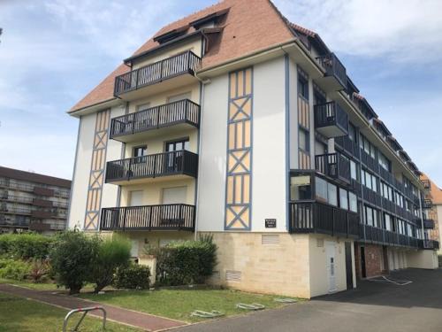 Villers-sur-Mer Apartment | Appartement 2 pièces avec parking privé, à 2 pas de la plage - FR-1-712-94