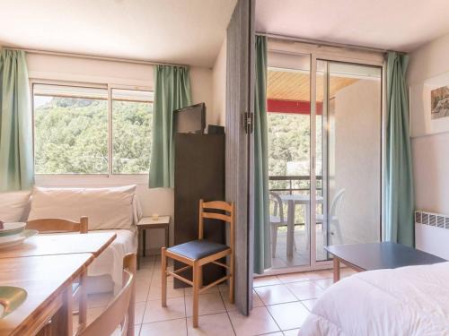 Briancon Apartment | Appartement 2 pièces avec coin nuit, balcon, parking et casier à ski - Proche télécabine et centre - FR-1-330C-16