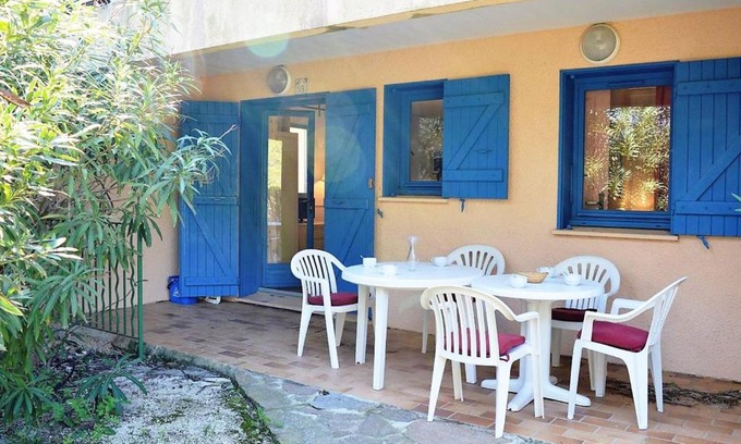 Le Lavandou Apartment | Appartement 2 pièces cabine, 6 couchages, avec piscine et terrasse ensoleillée au Lavandou - FR-1-251-235