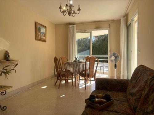 Juan-les-Pins Apartment | Appartement 2P à Juan les Pins : emplacement idéal, parking, terrasses, proche plage et commerces - FR-1-252-188