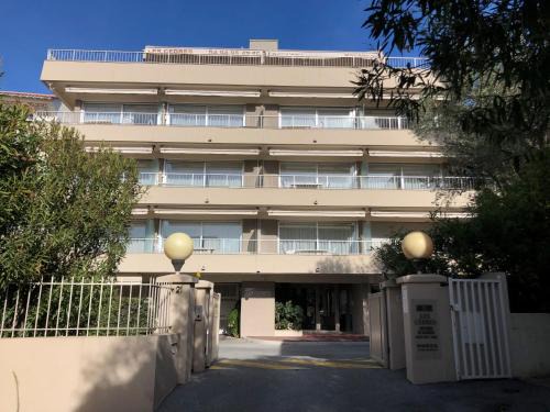 Saint-Raphael Apartment | Appartement 2P avec Balcon, Clim, à 50m de la Plage et Centre-ville, WiFi et Parking Disponibles - FR-1-466A-3