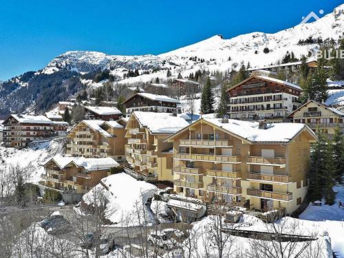 Le Grand-Bornand Apartment | Appartement 6-8 pers, 2 ch + mezzanine, centre ville, face pistes, wifi, garage - FR-1-391-92