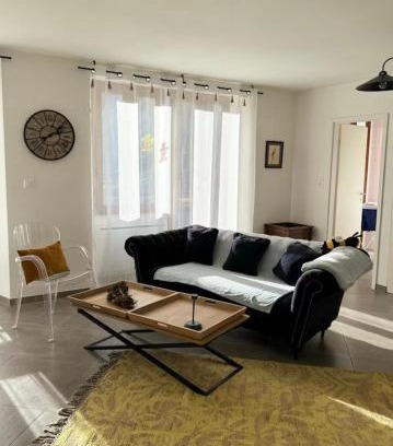 Sion Apartment | Appartement 70m2, entrée autonome, lit 180x200, terrasse privée, parking gratuit