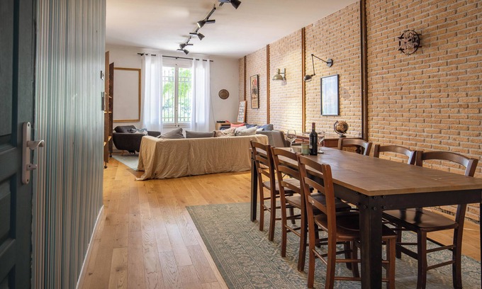 Beziers City Centre Apartment | Appartement Atypique en Suplex au Style Industriel en Plein Cœur de Béziers