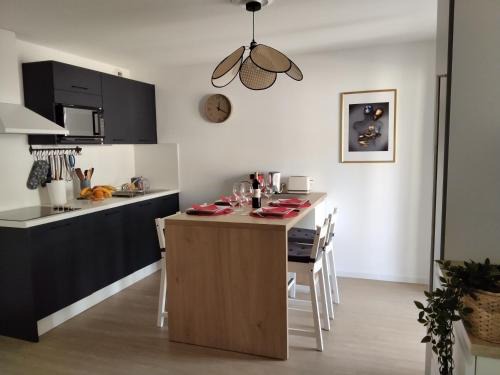 Mimizan-Plage Apartment | Appartement bord d'océan dans résidence 3* avec piscine et parking privé