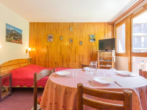 Montchavin Apartment | Appartement cosy · Proche centre & télécabine · Balcon exposé sud - FR-1-181-2521