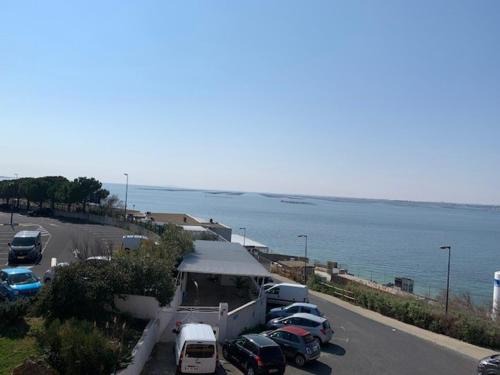 Balaruc-les-Bains Apartment | Appartement climatisé à Balaruc-les-Bains avec balcon, parking et animaux admis - FR-1-503-127
