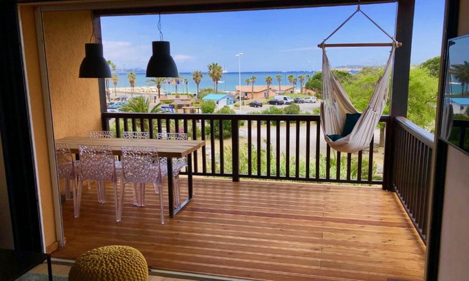 Port Cogolin Apartment | Appartement climatisé refait à neuf - VUE MER Saint-Tropez - Piscine- 50m plage