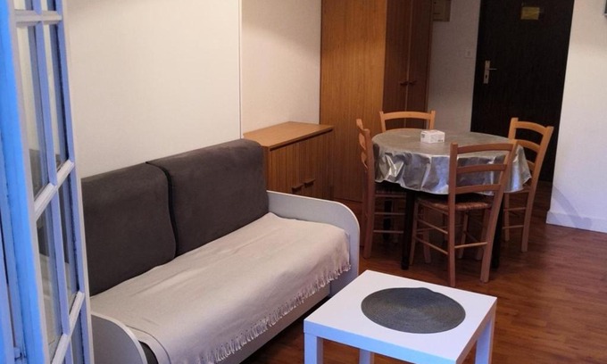 La Roche-Posay Apartment | Appartement Confortable Proche des Thermes avec Balcon et Wifi - FR-1-541-53