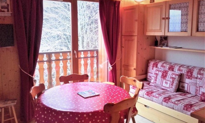 Saint-Jean-dʼAulps Apartment | Appartement cosy 6 pers. proche pistes avec balcon, casier à skis et parking couvert - FR-1-573-32