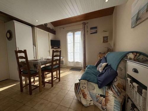 La Remigeasse Apartment | Appartement Cosy à Dolus-d'Oléron - 4 Couchages, Proche Plage avec Balcon et Parking Gratuit - FR-1-246A-141