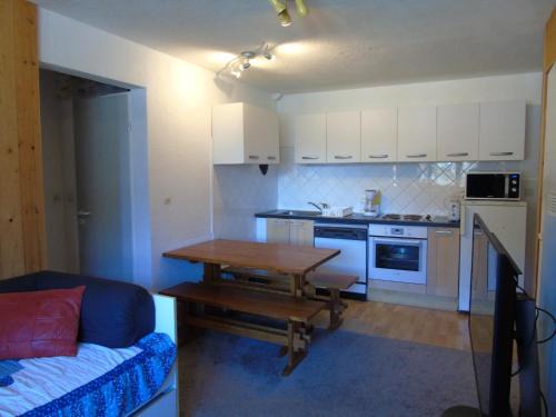 Valfrejus Apartment | Appartement cosy 3 pièces pour 6 pers. à Valfréjus, proche télécabine et commerces, avec balcon - FR-1-561-65
