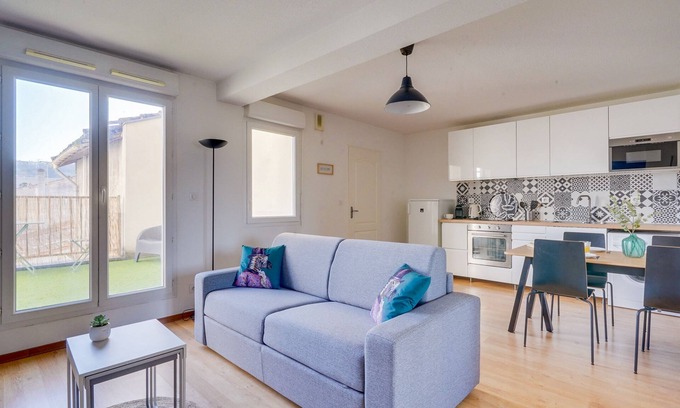 Bastide-Brazza Apartment | Appartement de 30 m2 - 5 min de Bordeaux - Terrasse - Parking Gratuit