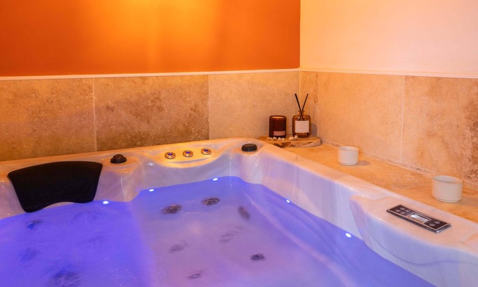Ales Apartment | Appartement de Prestige Pour Couple- Avril/été- Spa, Sauna, Terrasse- Alès/gard