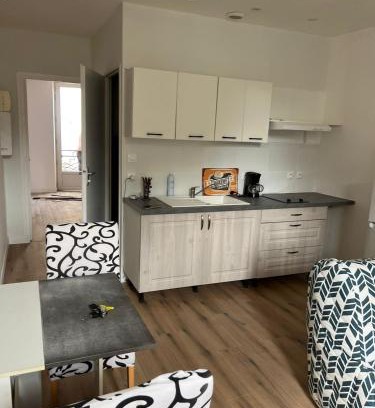 Lavaur Apartment | Appartement deux pièces agréable et fonctionnel, Wifi gratuit, boîte à clés, proche commodités et gare routière