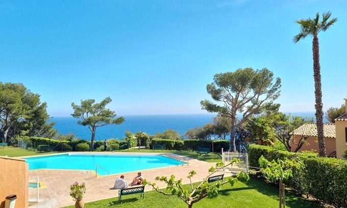 Saint-Mandrier-sur-Mer Apartment | Appartement vue Mer, Tout Confort, Dans Résidence Avec Piscine, Tennis, Boulodrome.