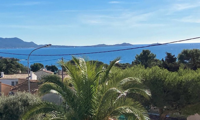 Bandol Apartment | Appartement Idéal Famille, Belle VUE Mer, Plage du Capelan Accessible à Pieds!