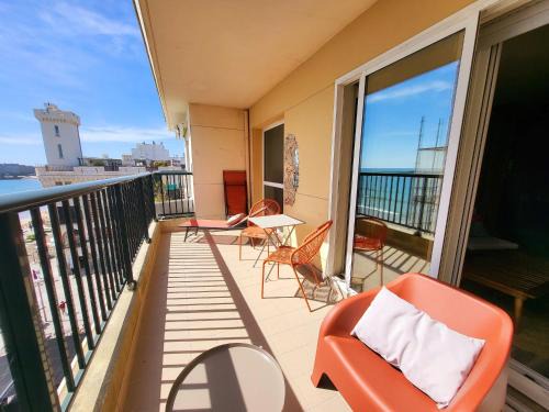 Les Sables d'Olonne Apartment | Appartement moderne rénové - Face mer - Terrasse - WiFi gratuit - FR-1-92-818