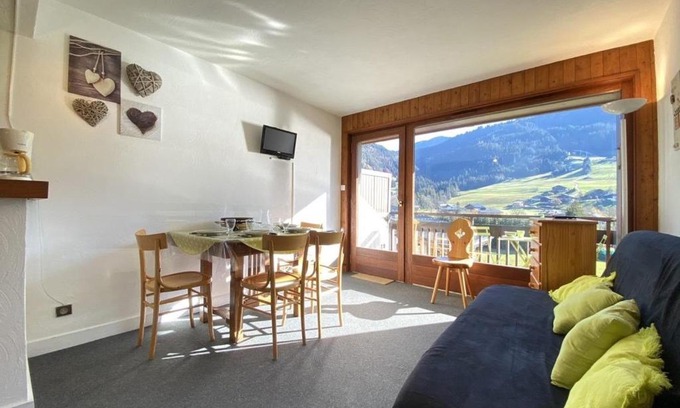 Praz-sur-Arly Apartment | Appartement Praz Sur Arly - 5 pers, balcon, parking, vue piste, proche village et lac - FR-1-603-12