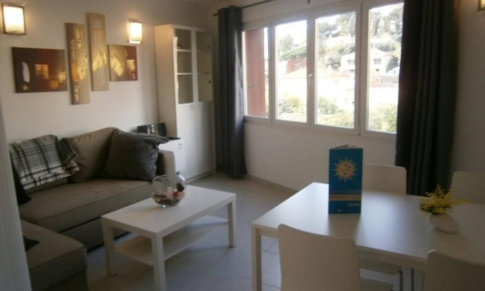 Le Lavandou Apartment | Appartement Proche Plage Restaurants Commerces et Toutes Commodités au Calme