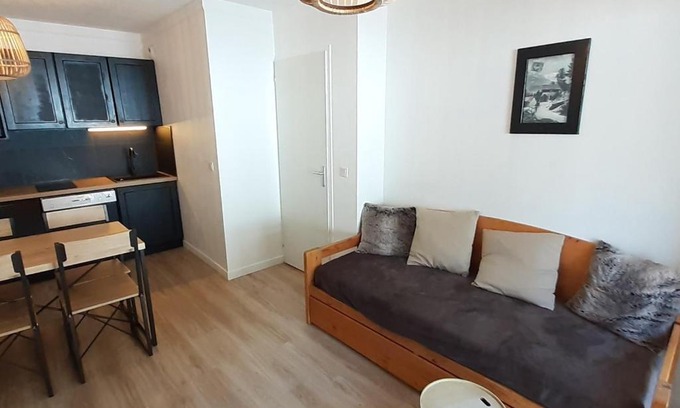 Valfrejus Apartment | Appartement rénové 2 pièces pour 4 personnes, idéalement situé près des pistes et commerces - FR-1-265-322