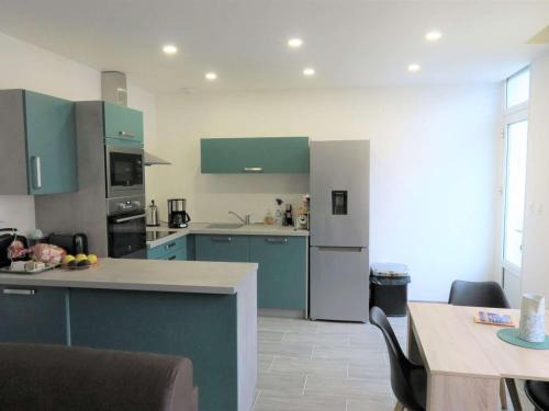 Perros-Guirec Apartment | Appartement rénové 3* avec WIFI, centre-ville Perros-Guirec, proche plages et commerces - FR-1-368-263