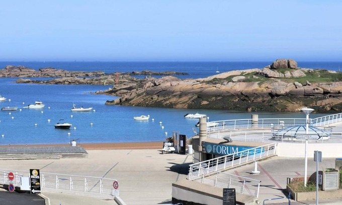 Tregastel Apartment | Appartement spacieux avec WIFI et parking à Trégastel, proche plage - FR-1-368-18