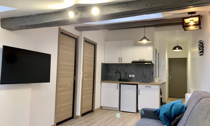 Saint-Michel Apartment | Appartement Standing Hypercentre Calme et Lumineux Idéalement Situé 1chb - WFI